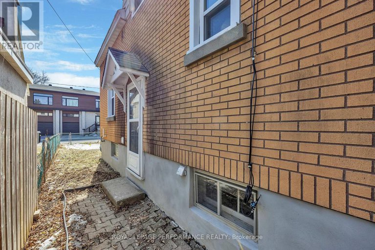 28423853/195-baribeau-street/vanier/ottawa/ontario/K1L7R4_47