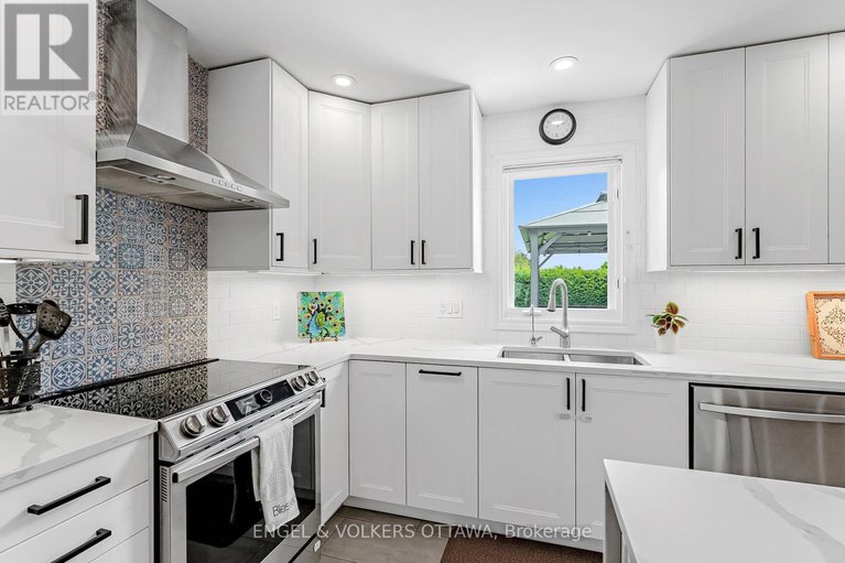28419109/6978-aldergrove-way/greely/ottawa/ontario/K4P1A3_13