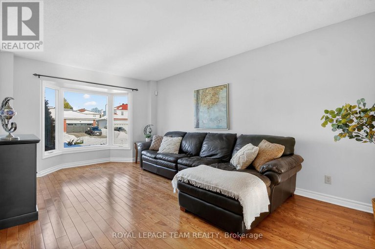 29430721/1604-proulx-drive/fallingbrookpineridge/ottawa/ontario/K4A1T5_5