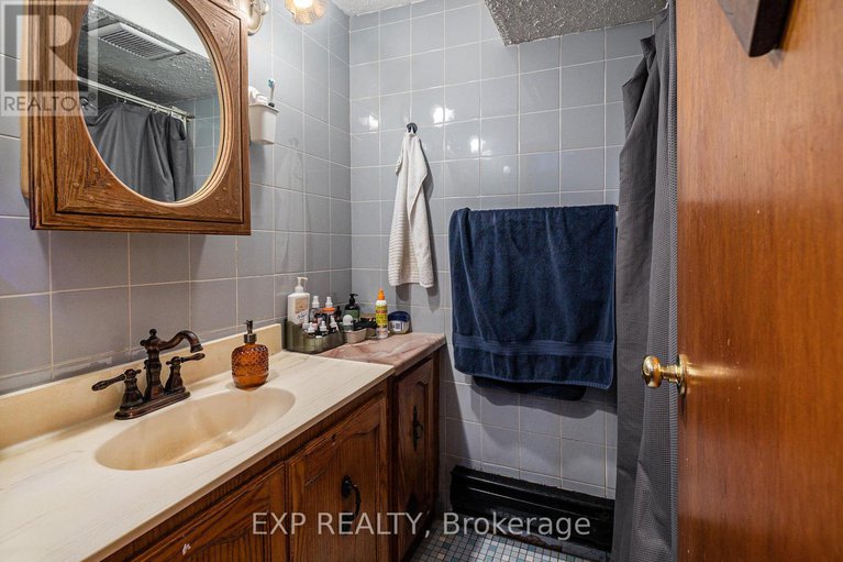 29113724/329-donald-street/overbrookcastle-heights/ottawa/ontario/K1K1M4_17