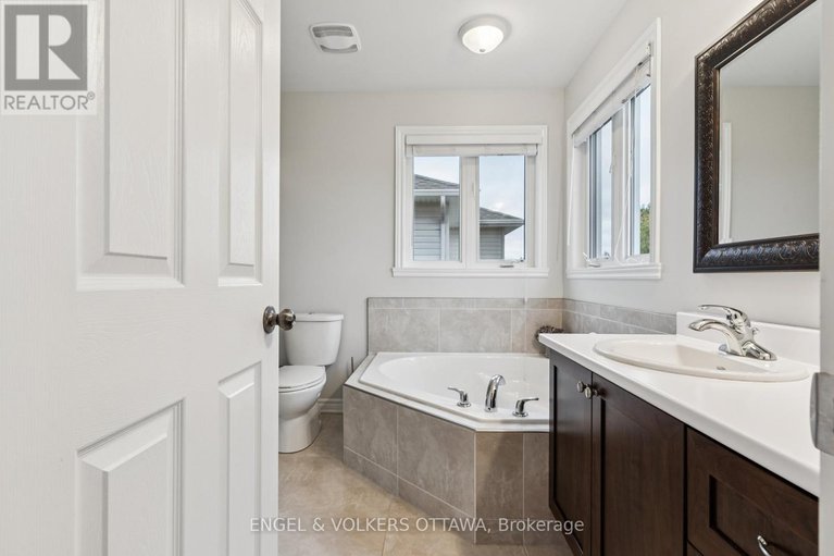 28966658/161-des-pins-street/village-of-russell/russell/ontario/K4R0B9_23
