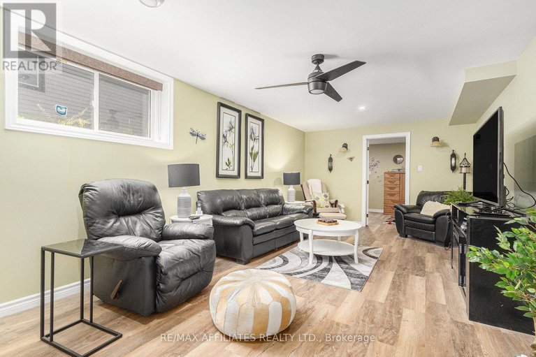 28523085/465-lancaster-lane/winchester/north-dundas/ontario/N1A2W1_17