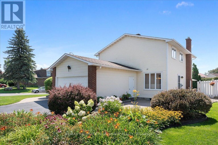 29075006/1066-taffy-lane/convent-glen-north/ottawa/ontario/K1C1Y5_26