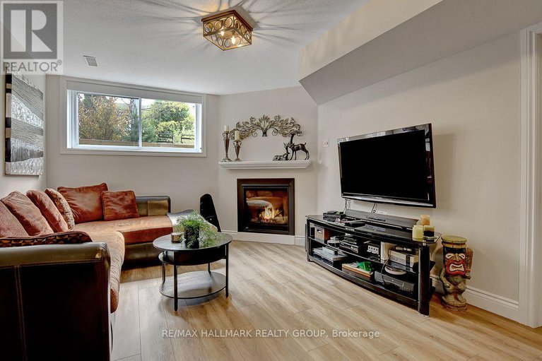 29023597/230-greenridge-street/chapel-hill/ottawa/ontario/K1C7R8_30