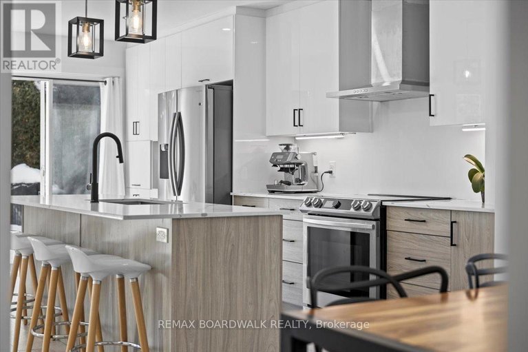 29481877/1535-kamouraska-circle/chateauneuf/ottawa/ontario/K1C3J1_12