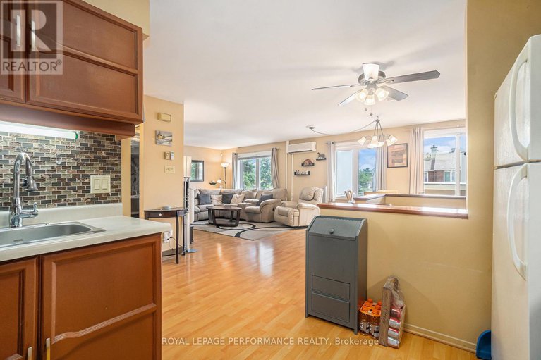 28756081/201-1765-cabaret-lane/fallingbrookpineridge/ottawa/ontario/K4A2H2_12