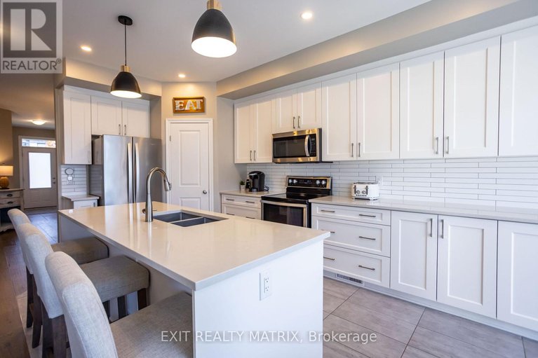 29373646/573-strasbourg-street/embrun/russell/ontario/K0A1W0_8