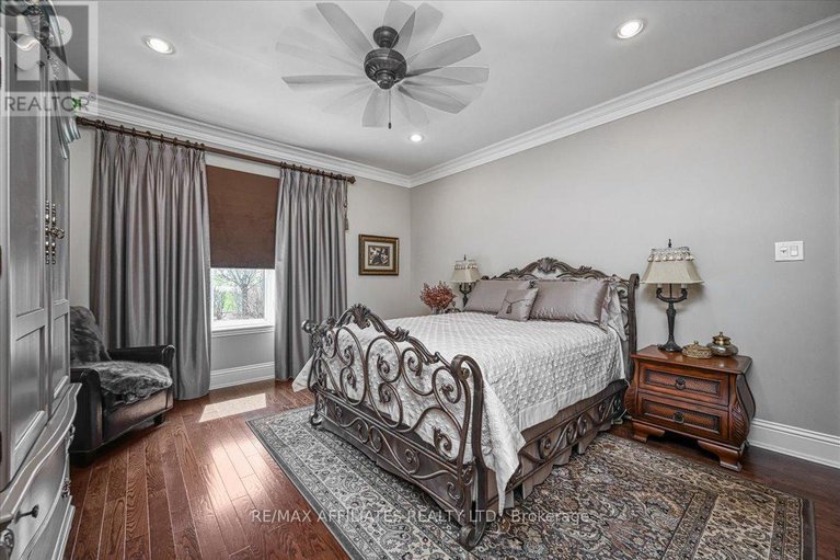 28568193/1530-creagan-court/cumberland-estates/ottawa/ontario/K4C0A5_33