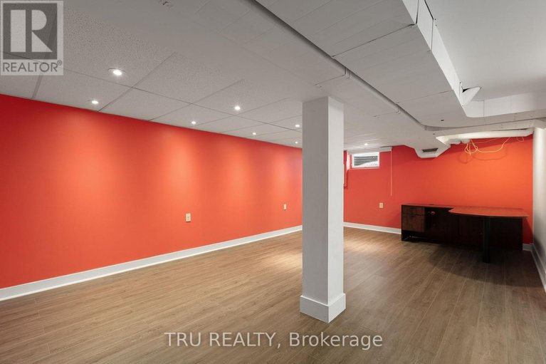 29669051/1078-st-emmanuel-terrace/convent-glen-north/ottawa/ontario/K1C2J7_35