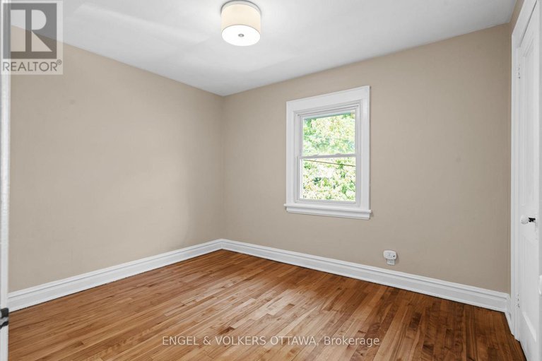 28957865/329-hamilton-avenue-s/civic-hospital/ottawa/ontario/K1Y1C4_17