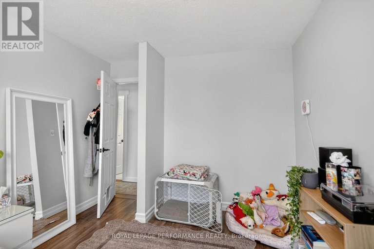 29573555/107-dunlop-crescent/village-of-russell/russell/ontario/K4R1B3_32