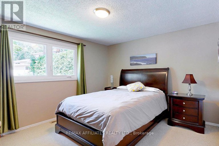 28586266/22-red-maple-crescent/blackburn-hamlet/ottawa/ontario/K1B3Z4_21