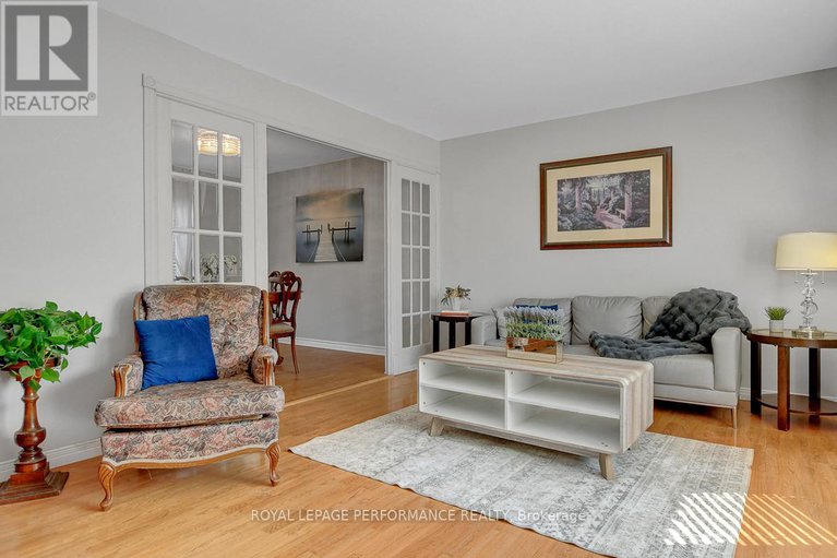 28805867/124-des-pins-street/village-of-russell/russell/ontario/K4R1C5_9
