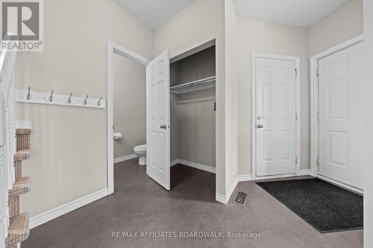 28620328/1056-rocky-harbour-crescent/riverside-southgloucester-glen/ottawa/ontario/K1V1V3_4
