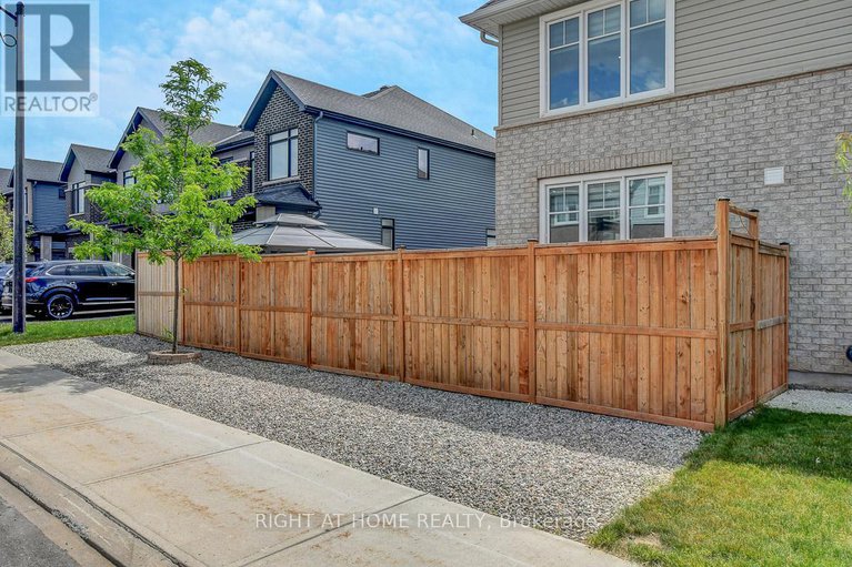 28656845/674-putney-crescent/stittsville-south/ottawa/ontario/K2S2N7_22