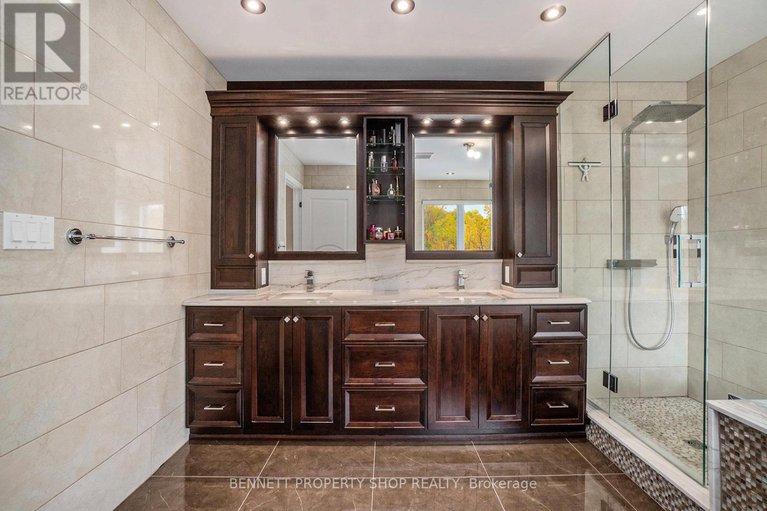 28937759/2253-prospect-avenue/alta-vista/ottawa/ontario/K1H7G2_22