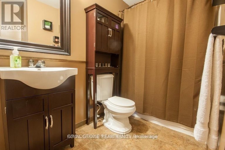 29666146/183-mcelroy-drive/glencairnhazeldean/ottawa/ontario/K2L1X7_13