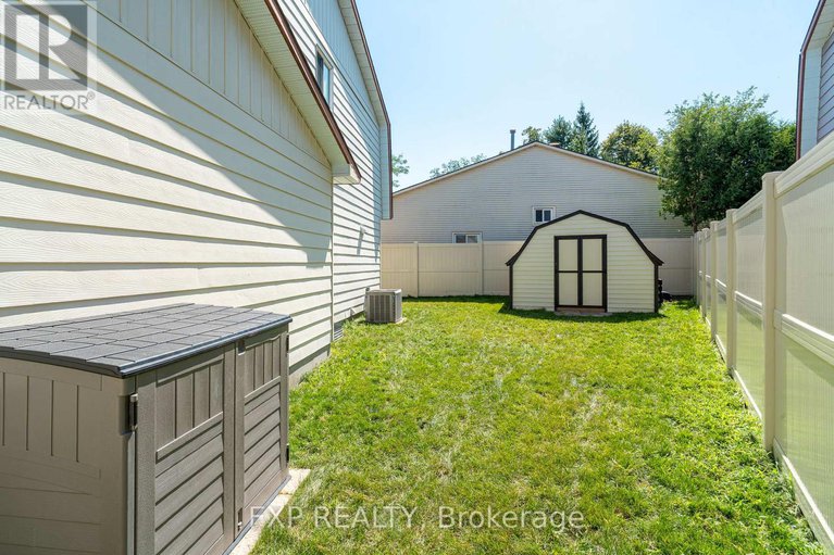 28799326/6084a-vineyard-drive/convent-glen/ottawa/ontario/K1C2M5_38