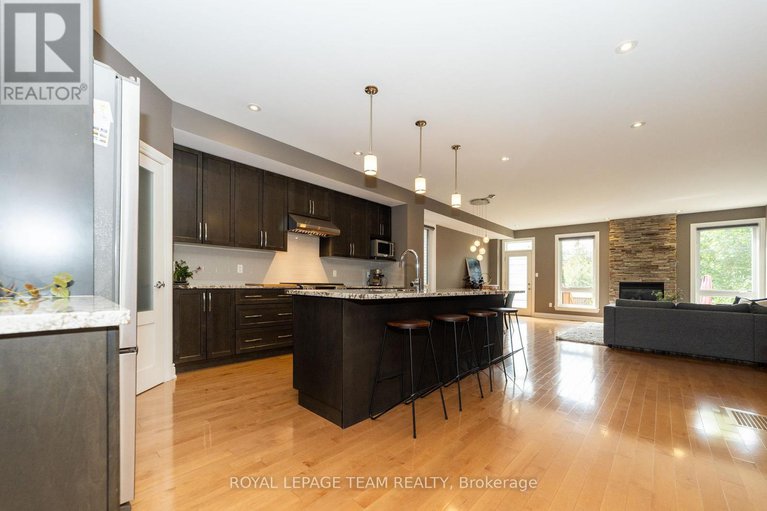 28836024/204-ancaster-avenue/woodroffe/ottawa/ontario/K2B5B3_5
