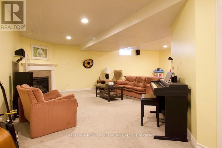 28715865/18-sirocco-crescent/stittsville-north/ottawa/ontario/K2S1Z7_24