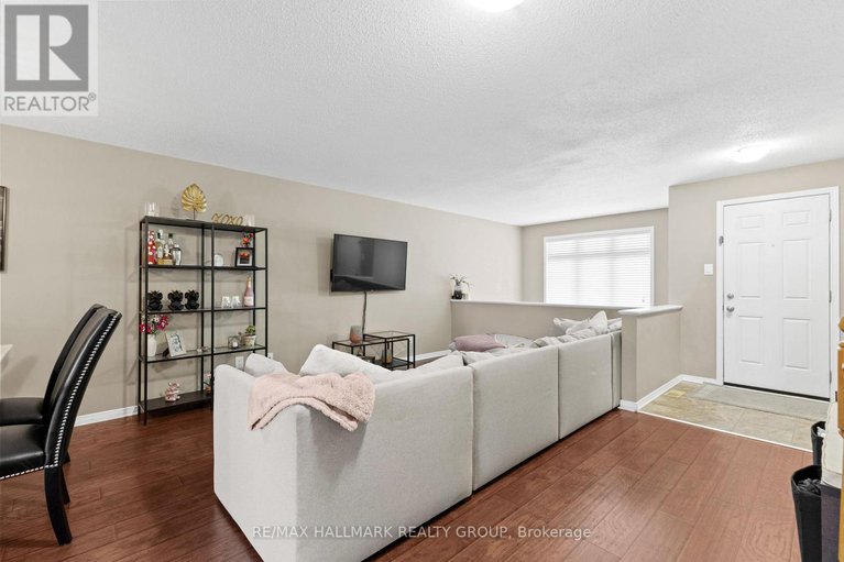 29431775/358-galston-private/mer-bleuebradley-estatesanderson-park/ottawa/ontario/K1W0G3_6