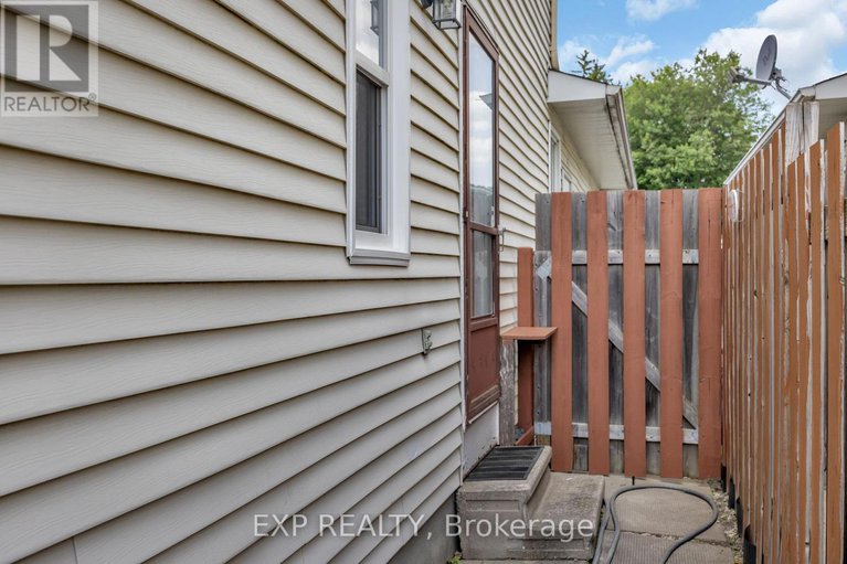 28480509/29-gowrie-drive/glencairnhazeldean/ottawa/ontario/K2L2T5_43
