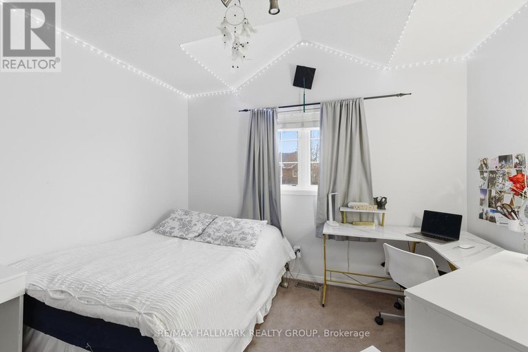 29146983/142-inverkip-avenue/hunt-club-parkgreenboro/ottawa/ontario/K1T4C3_36