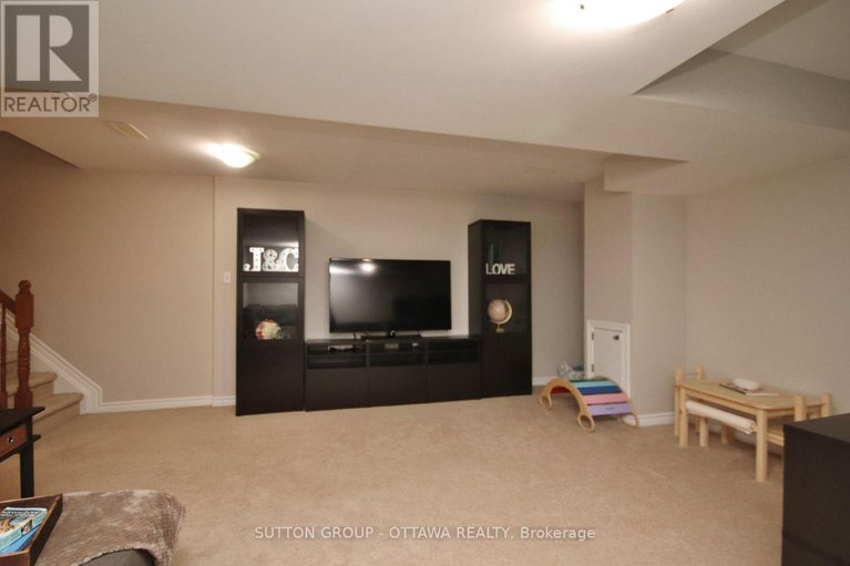 28983773/1267-shillington-avenue/carlington/ottawa/ontario/K1Z8A1_45