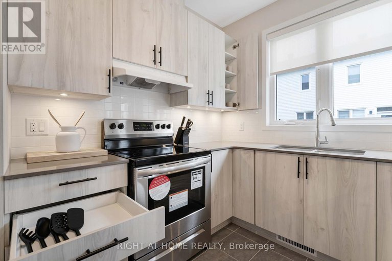 28824525/30-chasing-grove/btwn-franktown-rd-fallowfield-rd/ottawa/ontario/K0A2Z0_15
