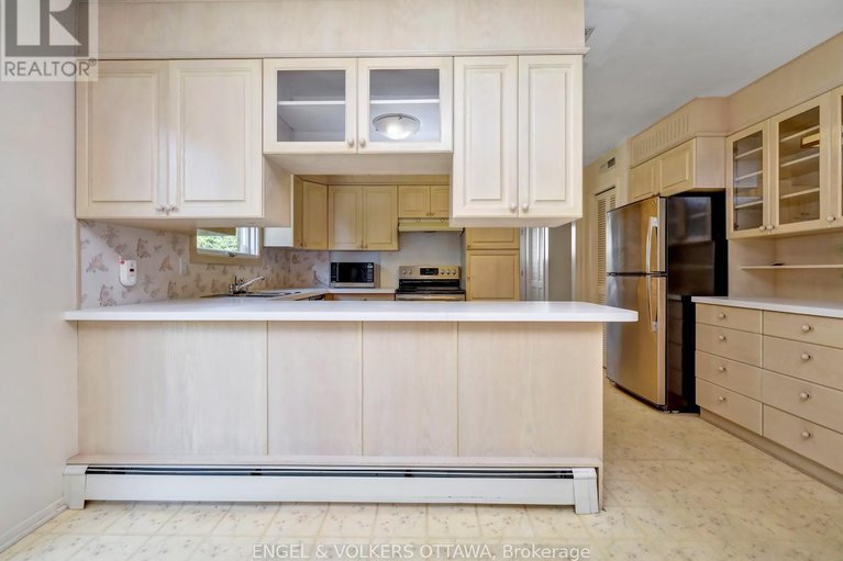 28544355/968-sadler-crescent/whitehaven/ottawa/ontario/K2B5H7_13