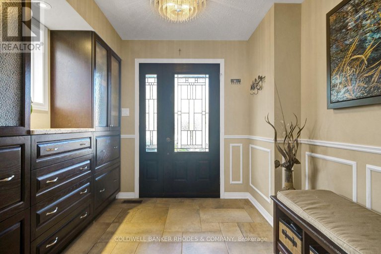 29023434/12-bramblegrove-crescent/hunt-club-parkgreenboro/ottawa/ontario/K1T3G3_4