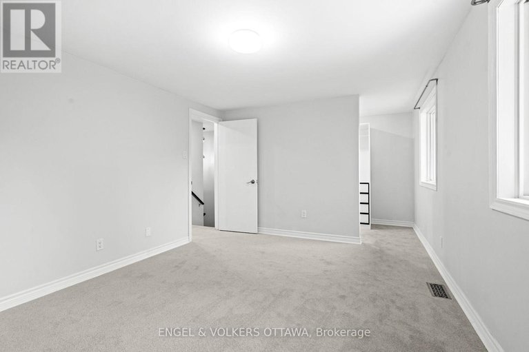 29646084/1540-mimosa-avenue/riverview-park/ottawa/ontario/K1G4C9_19