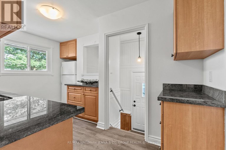 28797764/1246-cobden-road/queensway-terrace-southridgeview/ottawa/ontario/K2C2Z9_11