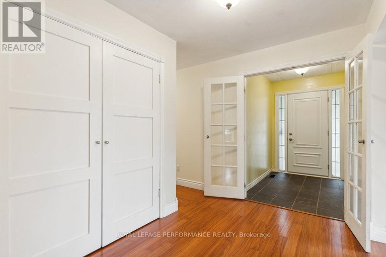 27687403/1932-marquis-avenue/ottawa/ontario/K1J8J2_5