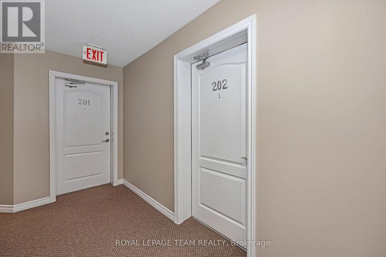 28708975/202-2-warner-street/village-of-russell/russell/ontario/K4R0B4_6