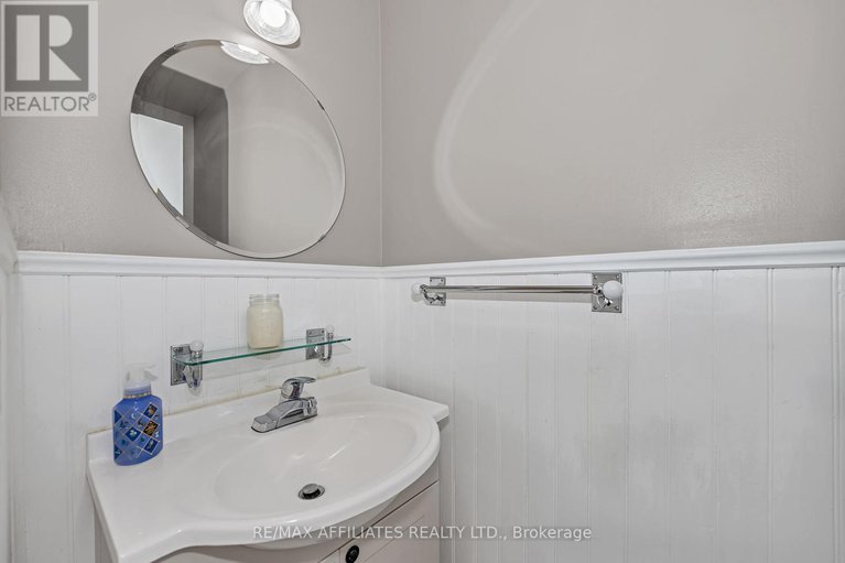 28429396/1138-ste-agathe-park/convent-glen-north/ottawa/ontario/K1C2B5_7