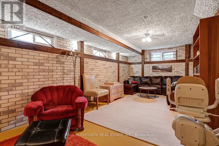 28886190/6351-viseneau-drive/chateauneuf/ottawa/ontario/K1C2G8_22