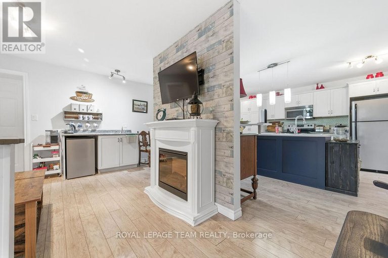 29617709/5195-mcdonalds-corners-road/lanark-highlands-dalhousie-twp/lanark-highlands/ontario/K0G1M0_32