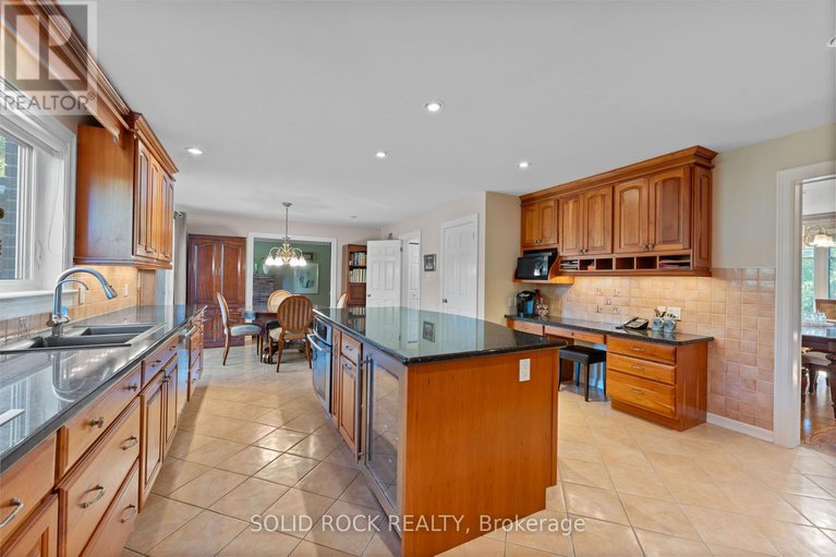 28931406/5569-whitewood-avenue/manotick-village-manotick-estates/ottawa/ontario/K4M1E1_15