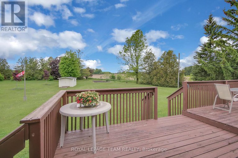 28394821/6022-third-line-road-n/rideau-twp-w-of-hwy-16-north-of-reg-rd-6/ottawa/ontario/K0A2T0_44