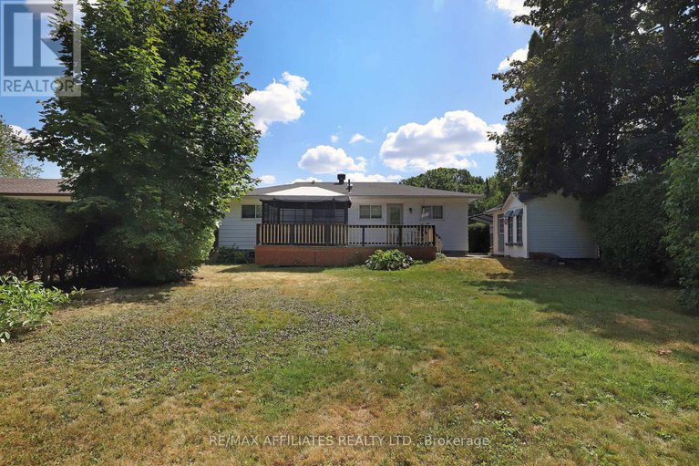 28771604/17-canfield-road/sheahan-estatestrend-village/ottawa/ontario/K2H5S7_30