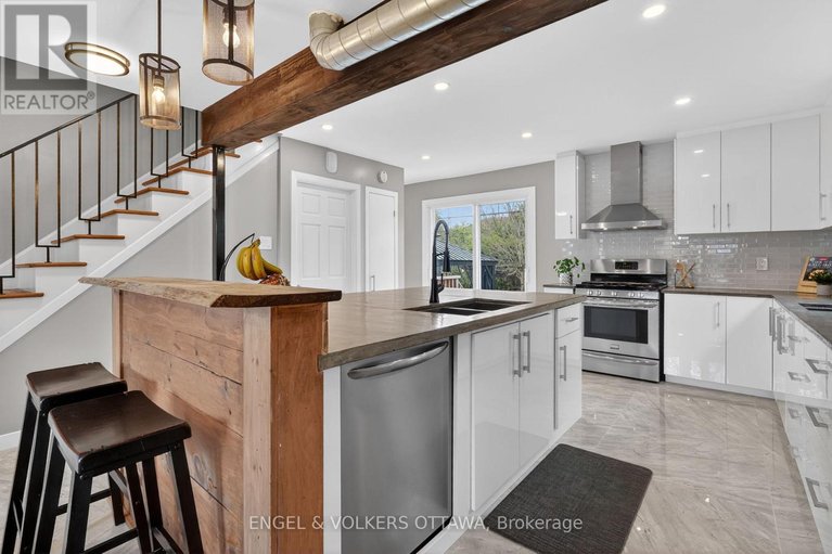 29642090/1358-viking-drive/south-keys/ottawa/ontario/K1V7J7_13