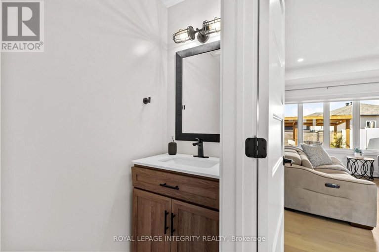 29651111/204-hybrid-street/embrun/russell/ontario/K0A1W0_12