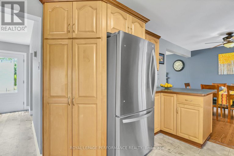 28625415/2117-valley-drive/elmvale-acresurbandale/ottawa/ontario/K1G2P6_17