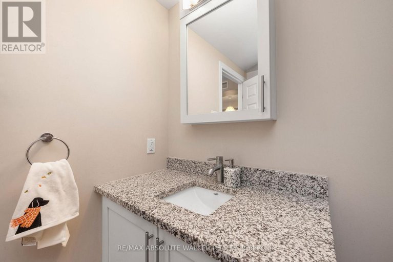 29622136/1003-195-besserer-street/sandy-hill/ottawa/ontario/K1N0B6_24