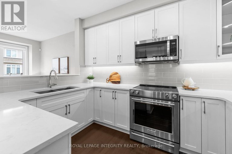 29642319/821-indica-street/stittsville-north/ottawa/ontario/K2S2J8_18