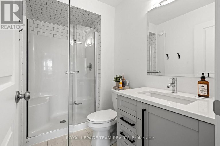 29015602/14-verglas-lane/mer-bleuebradley-estatesanderson-park/ottawa/ontario/K1W0P5_26