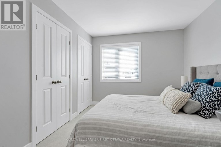 29465691/422-markdale-terrace/riverside-southgloucester-glen/ottawa/ontario/K4M0E2_31