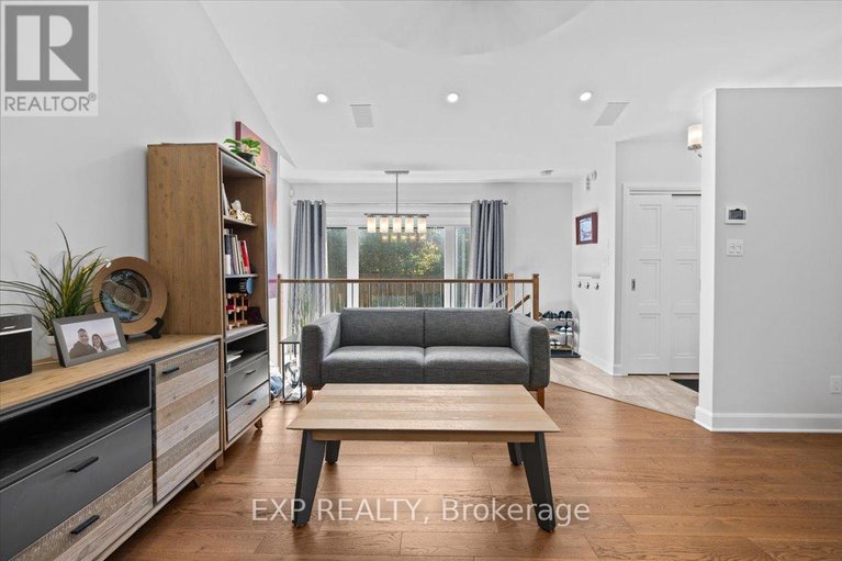 29043972/18-ivylea-street/craig-henrywoodvale/ottawa/ontario/K2G4X5_33