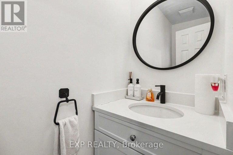 29593810/358-valade-crescent/fallingbrookpineridge/ottawa/ontario/K4A2V7_6